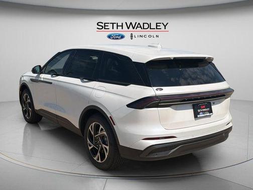 White Platinum Metallic Tri-Coat 2026 Lincoln Nautilus Premiere