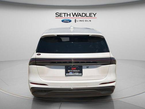 White Platinum Metallic Tri-Coat 2026 Lincoln Nautilus Premiere