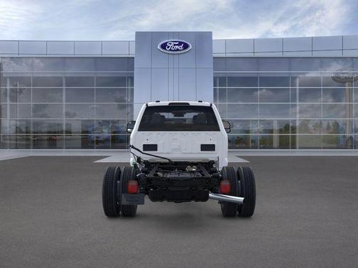 Oxford White 2026 Ford F-450 DRW