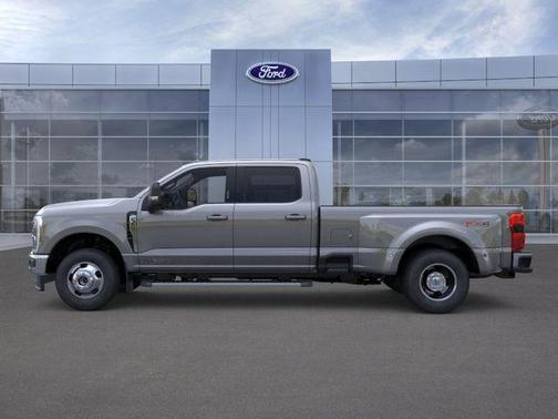 Carbonized Gray Metallic 2026 Ford F-350 Lariat