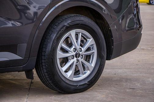 2022 Kia Carnival LX