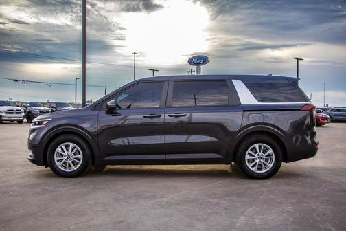 2022 Kia Carnival LX