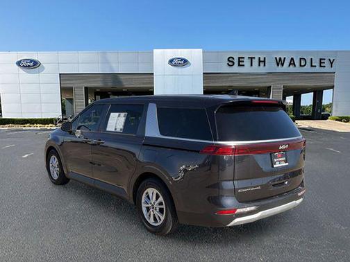 2022 Kia Carnival LX