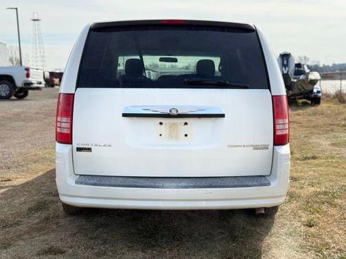 2009 Chrysler Town & Country LX