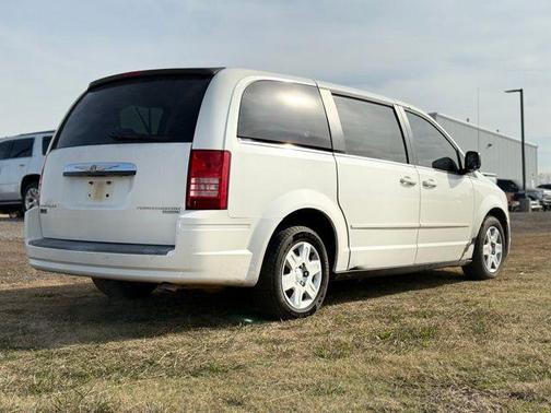 2009 Chrysler Town & Country LX