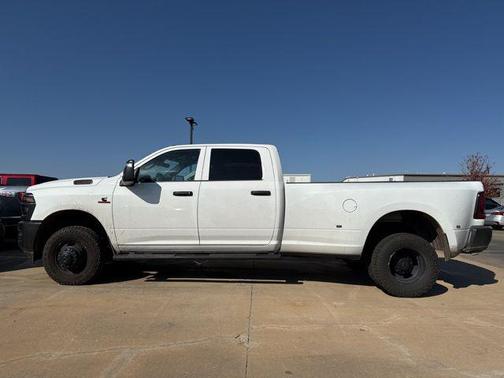 2025 RAM 3500 Tradesman Crew Cab 4x4 8' Box