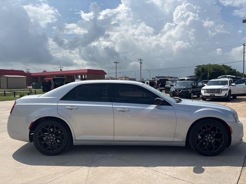 2020 Chrysler 300 Touring