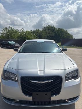 2020 Chrysler 300 Touring