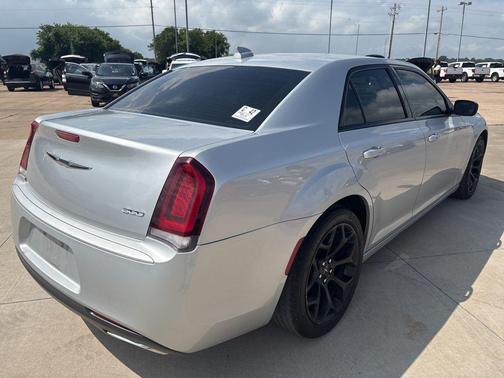 2020 Chrysler 300 Touring