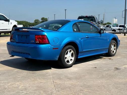 2000 Ford Mustang Base