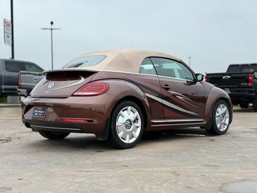 Dark Bronze Metallic/Beige Roof 2017 Volkswagen Beetle 1.8T SEL