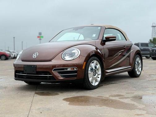 Dark Bronze Metallic/Beige Roof 2017 Volkswagen Beetle 1.8T SEL
