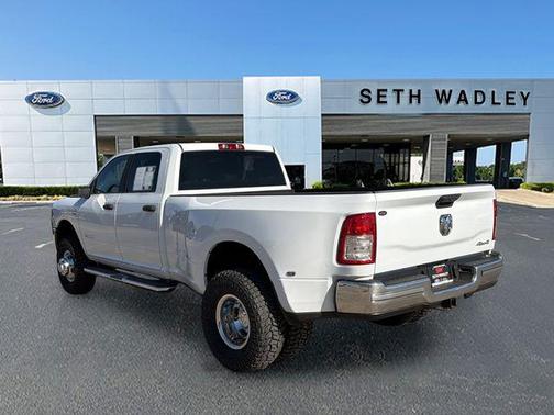 2024 RAM 3500 Big Horn Crew Cab 4x4 8' Box