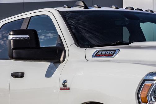 2024 RAM 3500 Big Horn Crew Cab 4x4 8' Box