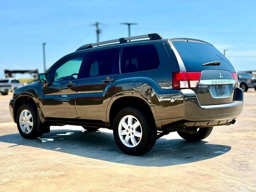 2011 Mitsubishi Endeavor LS