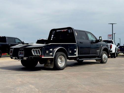 Diamond Black Crystal Pearlcoat 2025 RAM 3500 Laramie Crew Cab 4x4 8' Box