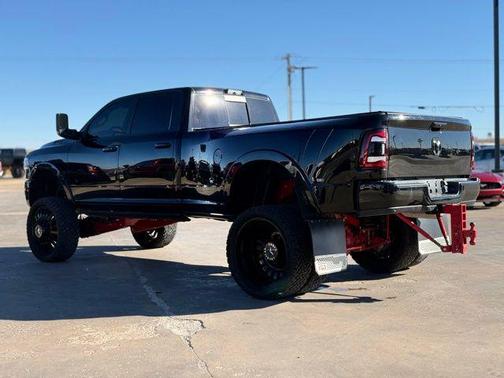 2020 RAM 3500 Laramie Crew Cab 4x4 8' Box