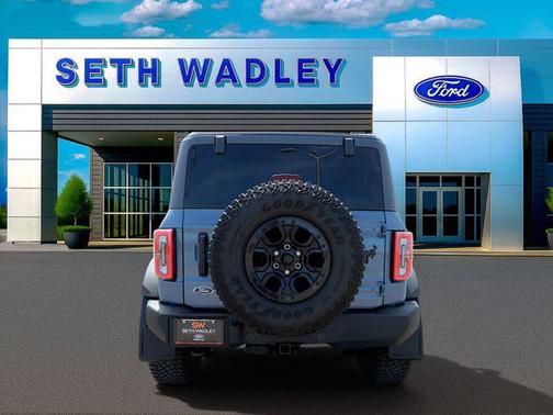 Azure Gray Metallic Tri-Coat 2024 Ford Bronco Wildtrak