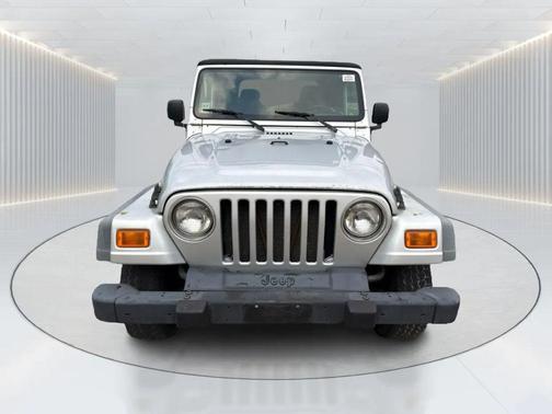 Bright Silver Metallic Clearcoat/Med Gray Soft Top 2005 Jeep Wrangler Sport
