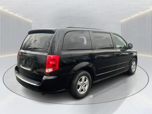Brilliant Black Crystal Pearlcoat 2012 Dodge Grand Caravan SXT