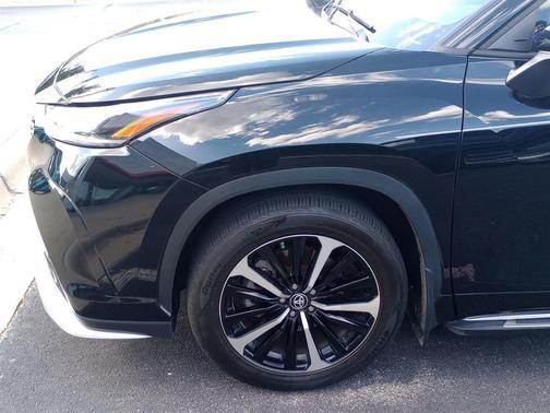 Midnight Black Metallic 2021 Toyota Highlander XSE