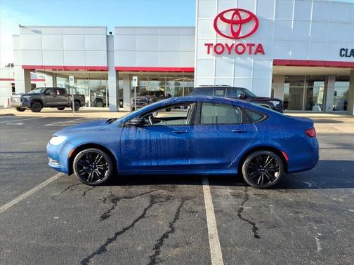 2017 Chrysler 200 Touring