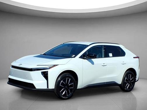Wind Chill Pearl 2026 Toyota bZ XLE Plus