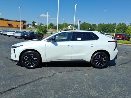 Wind Chill Pearl 2026 Toyota bZ XLE Plus