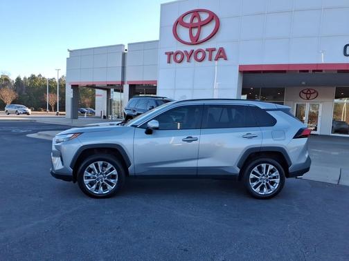2022 Toyota RAV4 XLE Premium