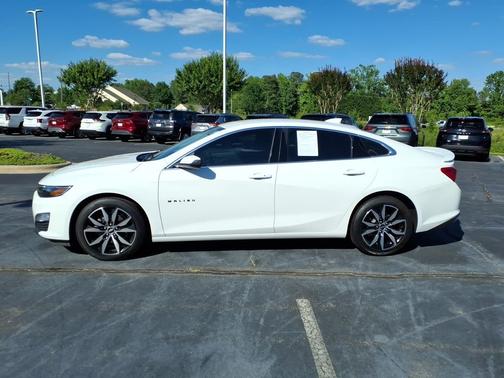 Summit White 2022 Chevrolet Malibu FWD RS