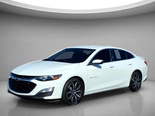 Summit White 2022 Chevrolet Malibu FWD RS