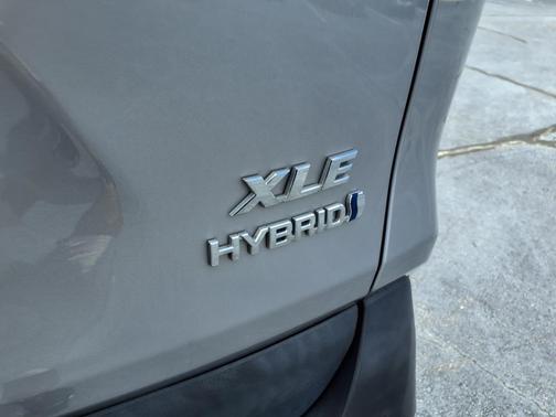 2022 Toyota RAV4 Hybrid XLE
