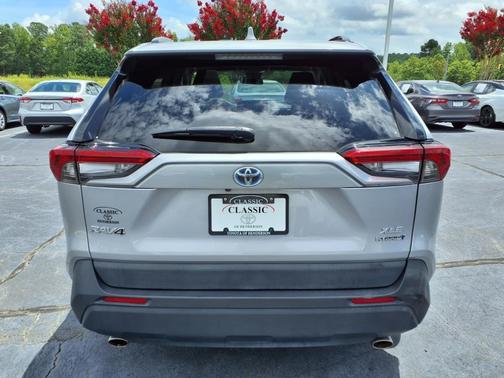 2022 Toyota RAV4 Hybrid XLE