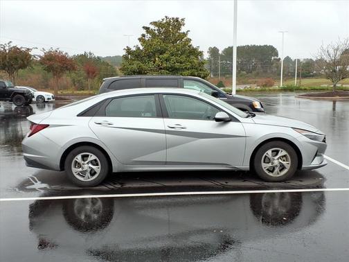 2023 Hyundai ELANTRA SE