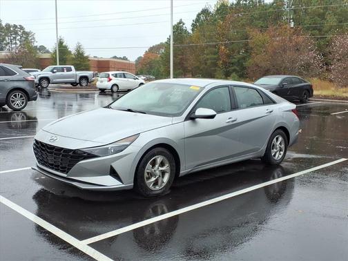 2023 Hyundai ELANTRA SE