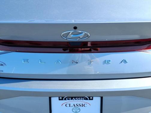 2023 Hyundai ELANTRA SE