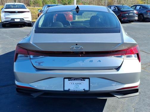 2023 Hyundai ELANTRA SE