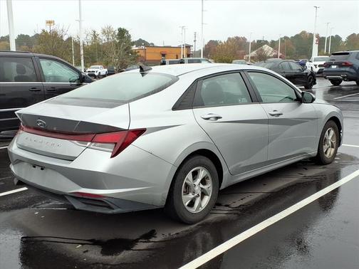 2023 Hyundai ELANTRA SE
