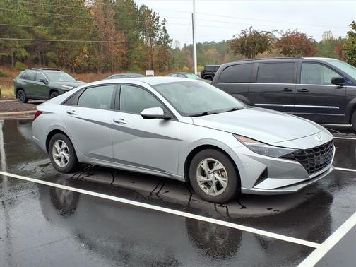 2023 Hyundai ELANTRA SE