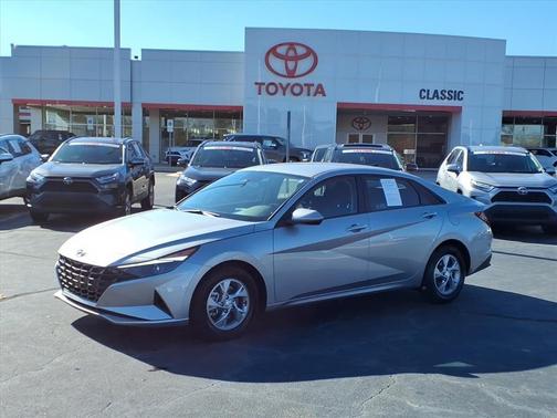 2023 Hyundai ELANTRA SE