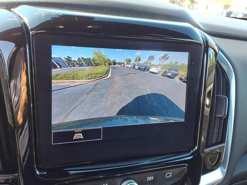 Silver Sage Metallic 2023 Chevrolet Traverse LT Cloth