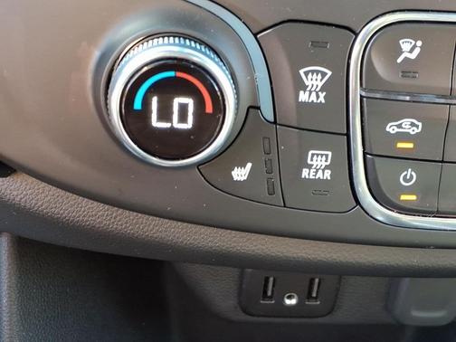 Silver Sage Metallic 2023 Chevrolet Traverse LT Cloth