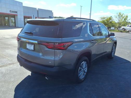 Silver Sage Metallic 2023 Chevrolet Traverse LT Cloth