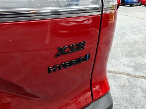 2024 Toyota Corolla Hybrid SE