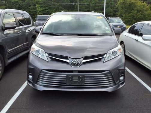 2018 Toyota Sienna XLE