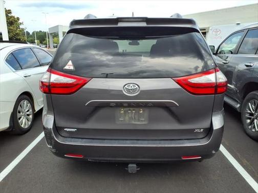 2018 Toyota Sienna XLE