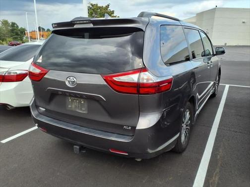2018 Toyota Sienna XLE