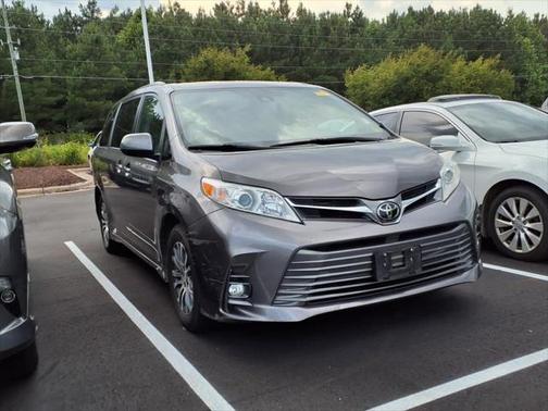 2018 Toyota Sienna XLE