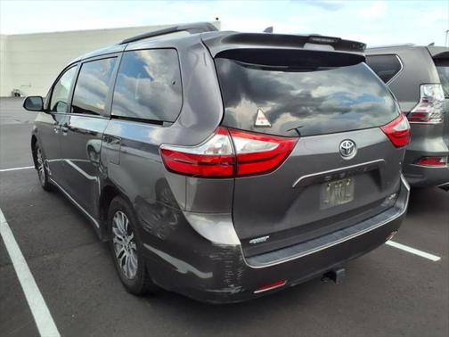 2018 Toyota Sienna XLE