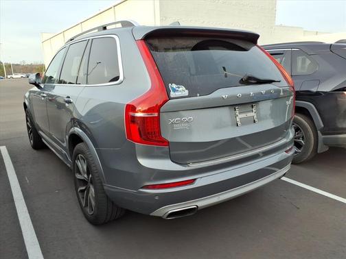 2019 Volvo XC90 T6 Momentum